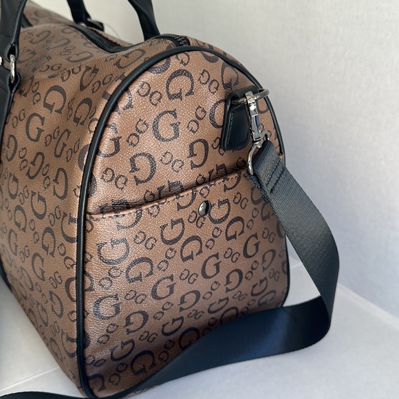 New GUESS Logo Travel/Duffle Bag - Picture 7 of 9